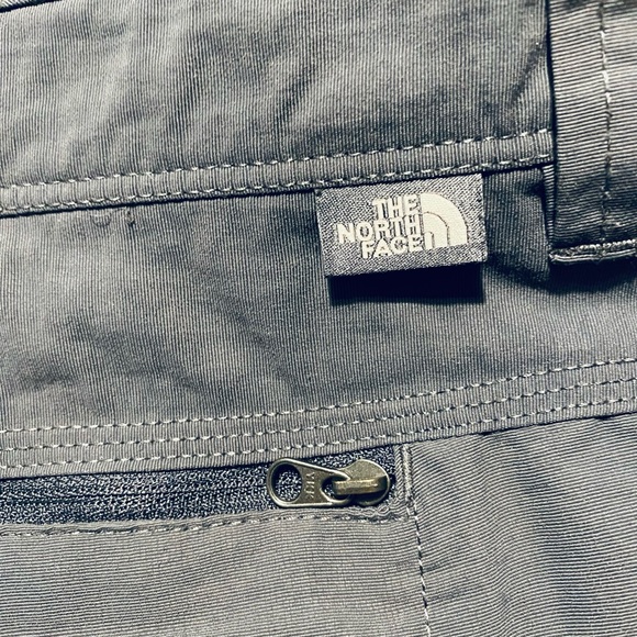 The North Face Mens Shorts Gray Zipper Pockets Size 40 - Picture 7 of 9